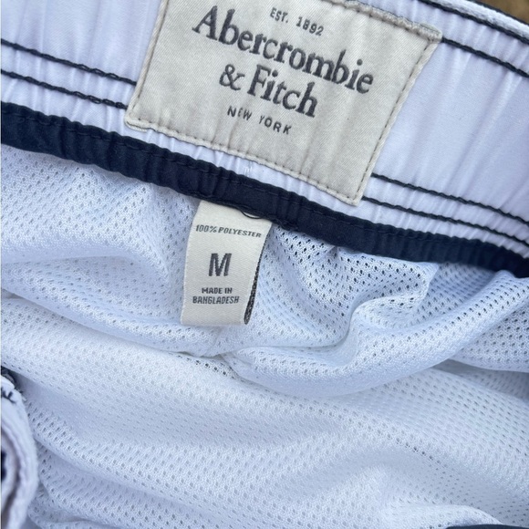 Abercrombie & fitch navy and white with a drawstring waist and cargo pockets - Picture 9 of 10